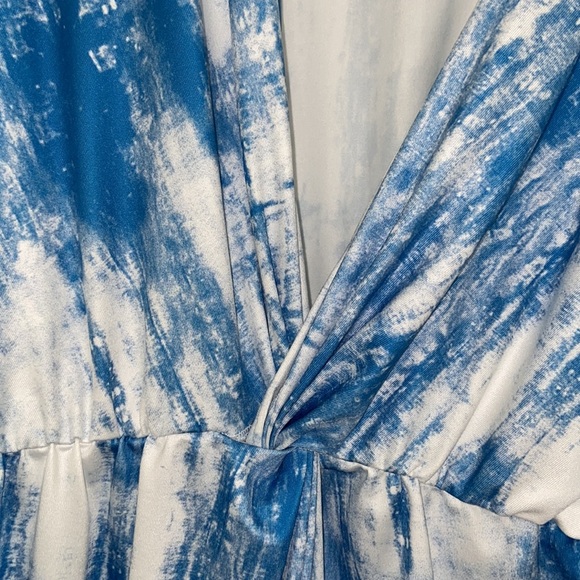 🥳Host Pick🥳NWOT Blue/White Flowy Dress - Picture 4 of 7